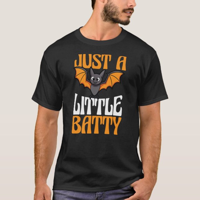 Camiseta Just A Little Batty Spooky Bat Lover Funny Hallowe (Frente)