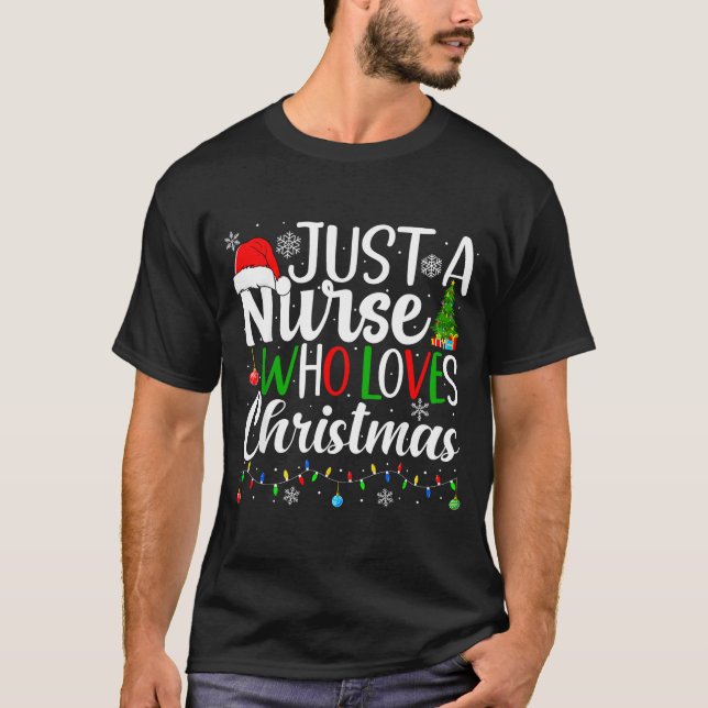 Camiseta Just A Nurse Who Loves Christmas Rn Nursing Christ (Frente)