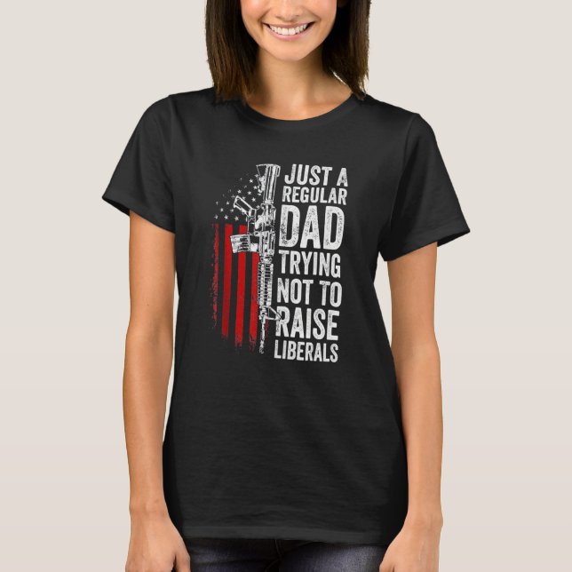 Camiseta Just A Regular Dad Trying Not To Raise Liberals Sk (Frente)