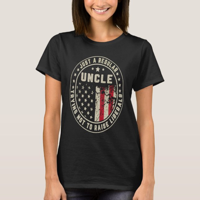 Camiseta Just A Regular Uncle Trying Not To Raise American  (Frente)