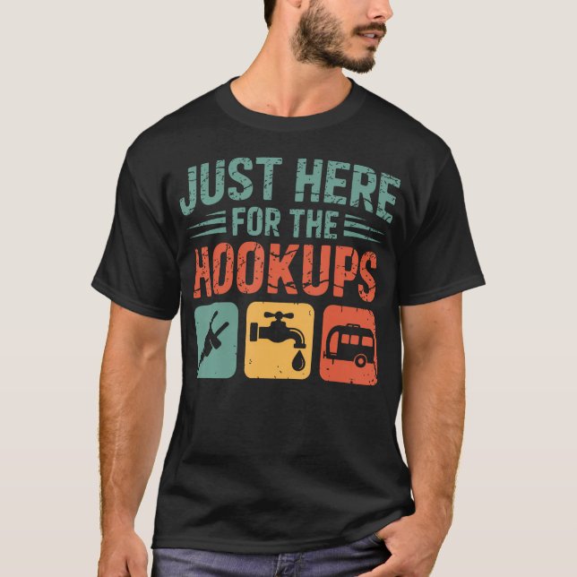 Camiseta Just Here For The Hookups Funny Camping Rv Camper (Frente)
