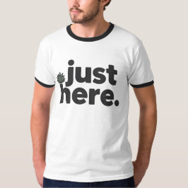 Camiseta Just Here | Humor Seco Ultra Minimal