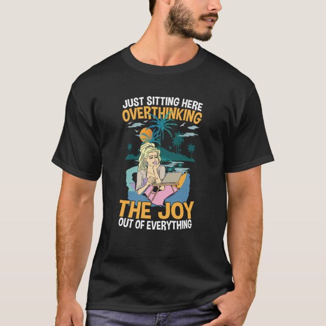 Camiseta Just Sitting Here Overthinking The Joy Out Of Ever (Frente)