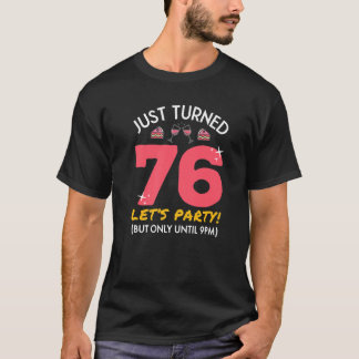 Camiseta Just Turned 76 Party Until 9pm Funny 76th Birthday