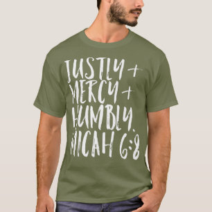 Camiseta Justiça Adora Compaixão Caminha Humildemente Com D