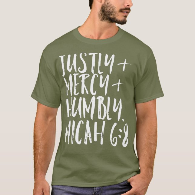Camiseta Justiça Adora Compaixão Caminha Humildemente Com D (Frente)