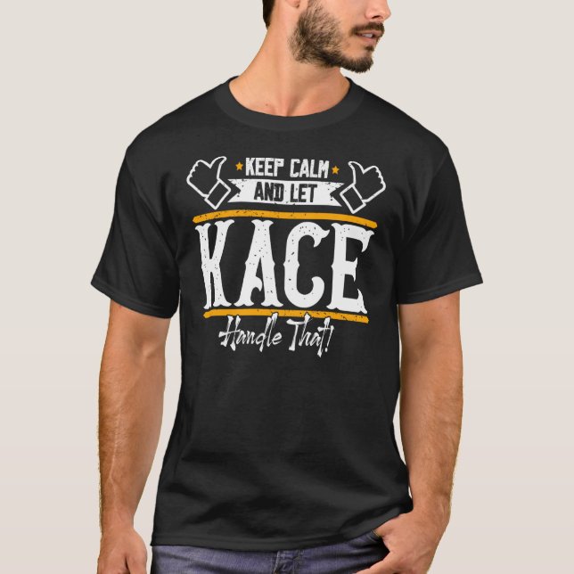 Camiseta Kace, fique calmo e deixe Kace lidar com isso (Frente)