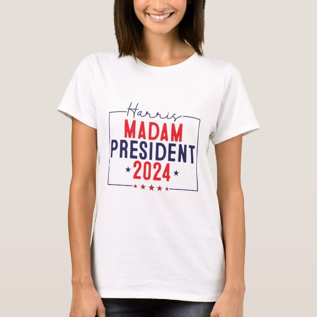 Camiseta Kamala Harris 2024 "Senhora Presidente" (Frente)