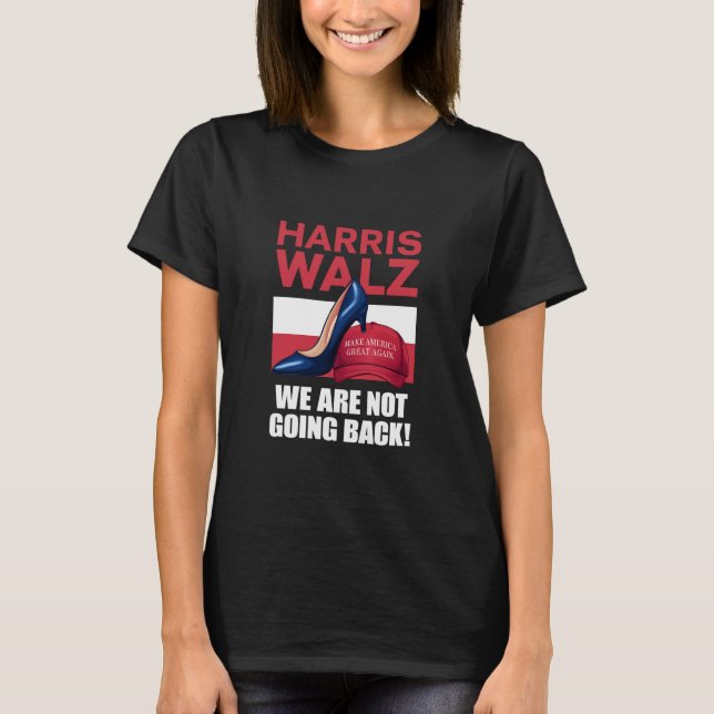 Camiseta Kamala Harris Heels pisando no Red MAGA Hat (Frente)