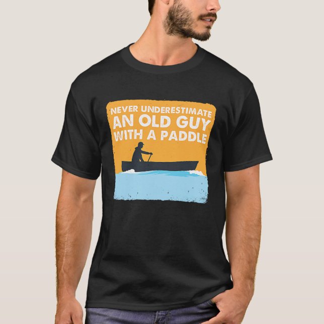 Camiseta Kanu Never Underestimate An Old Guy With A Paddle (Frente)