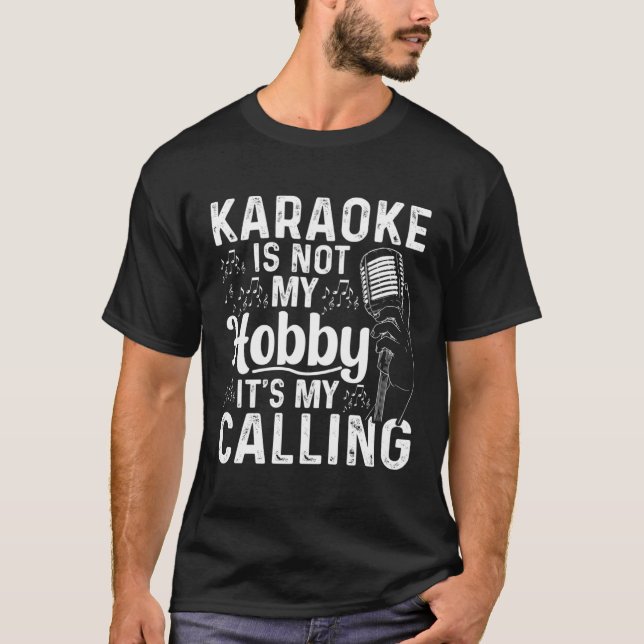 Camiseta Karaoke não é meu passatempo. É meu chamando Karao (Frente)