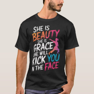 Camiseta Karate Ela É Bela Ela É Graça Ela Vai Te Chutar