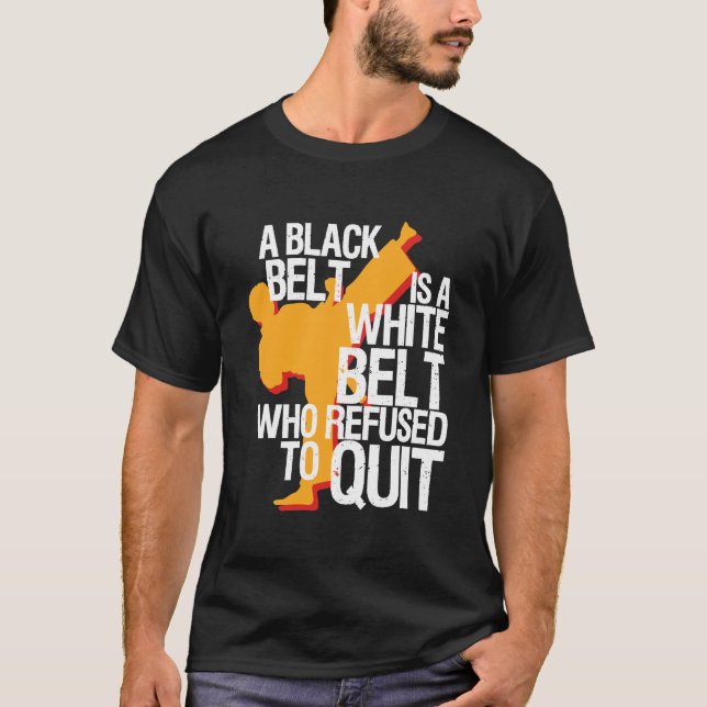 Camiseta Karate - Um Cinturão Negro (Frente)