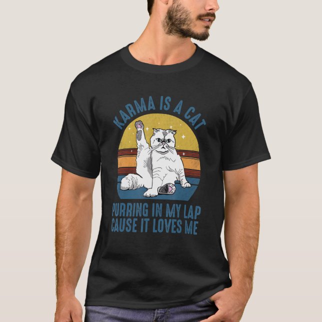Camiseta Karma É Um Gato A Purgar No Meu Colar Porque Me Am (Frente)