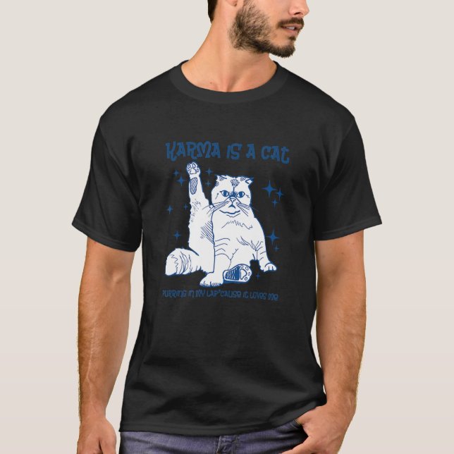 Camiseta Karma É Um Gato A Purgar No Meu Colar Porque Me Am (Frente)
