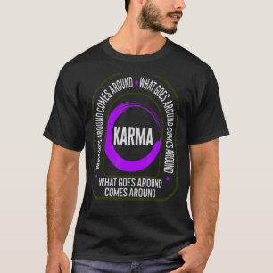 Camiseta Karma O Que Vem Por Aí Passa Pelo Direito Universa