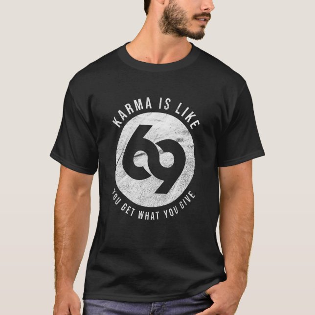Camiseta Karma tem 69 anos. Você tem o que dá. (Frente)