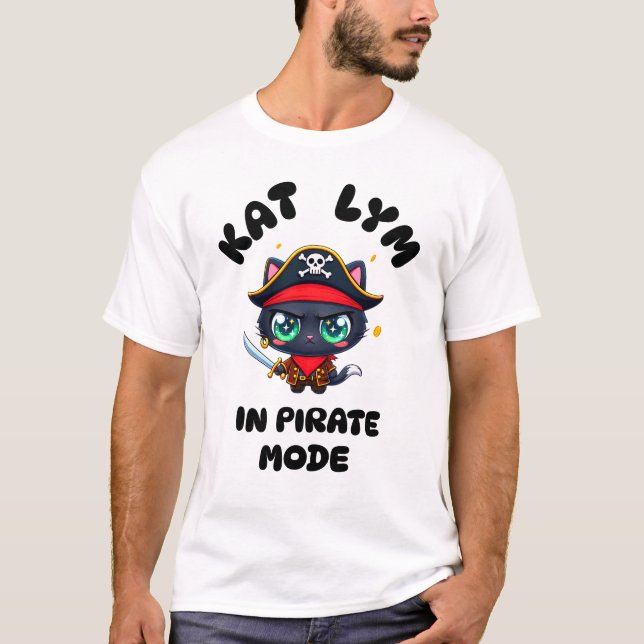 Camiseta Kat Lym Cute Black Cat Pirate Art (Frente)