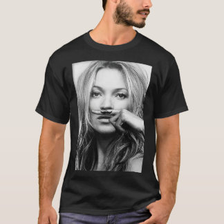 Camiseta Kate Moss, bigode, fotografia branca e preta
