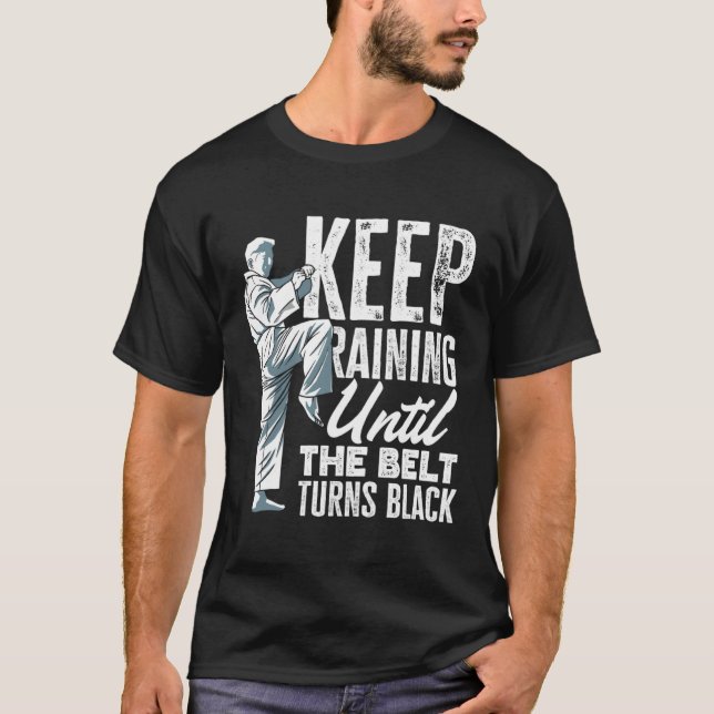 Camiseta Keep Training Until The Belt Turns Black Taekwondo (Frente)
