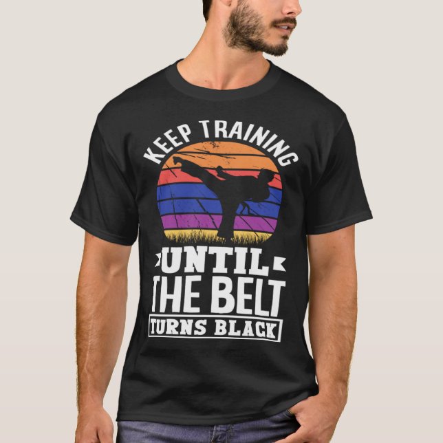 Camiseta Keep Training Until The Belt Turns Black Taekwondo (Frente)