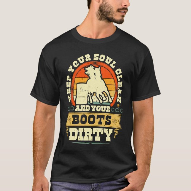 Camiseta Keep Your Soul Clean Boots Dirty Cowgirl Retro Bar (Frente)