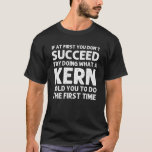 Camiseta KERN Funny Surname Family Tree Birthday Reunion Id<br><div class="desc">O trabalho de arte legal para a família "Se no início você não tem sucesso,  tente fazer o que Kern lhe disse para fazer a primeira vez" é um presente perfeito para qualquer homem ou mulher que você queira surpreender. Comprar o design agora!</div>