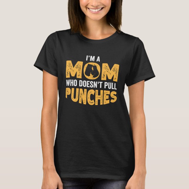Camiseta Kickboxing Mom I m a Mom Who Doesnt Pull Punches (Frente)