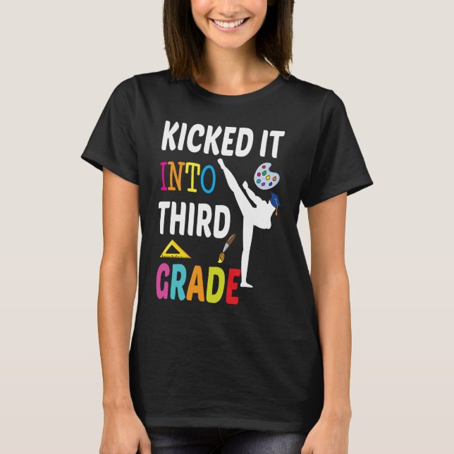 Camiseta Kicked into 3rd Grade Karate Back To School (Frente)
