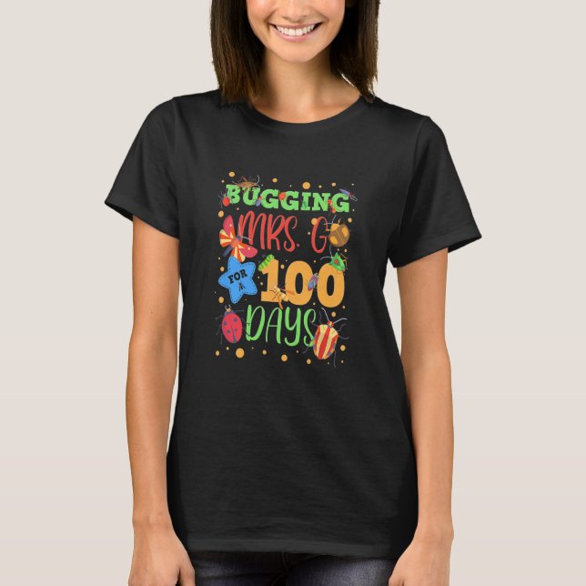 Camiseta Kids Bugging Mrs G For 100 Days Of School First Gr (Frente)