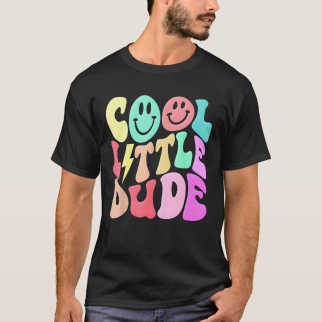 Camiseta Kids Cool Lilu2019 A Dude Groovy  Baby Shower Baby (Frente)