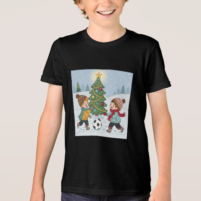 Camiseta Kids Playing Soccer Under the Snow (Frente)