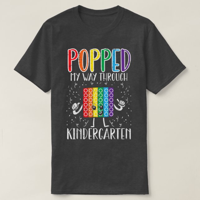 Camiseta Kids Popped My Way Through Kindergarten Pop It Las (Frente do Design)