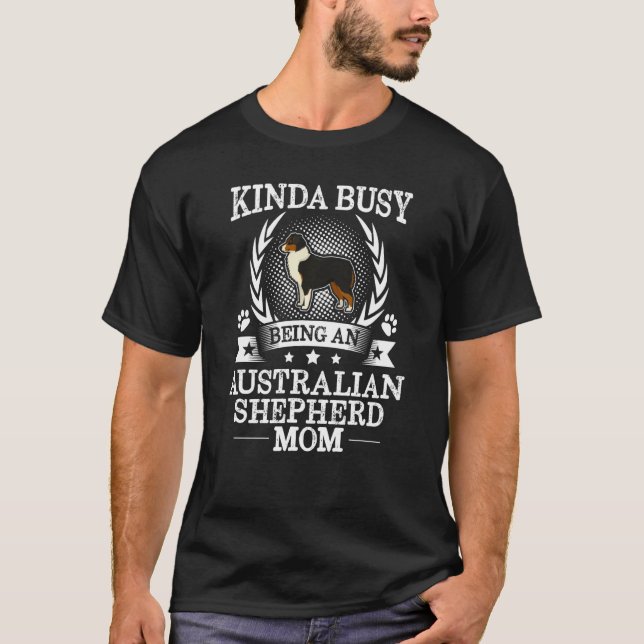 Camiseta Kinda Busy Being An Australian Shepherd Mom  Cute (Frente)