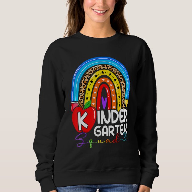 Camiseta Kindergarten Boho Rainbow Teacher Team Kinder Squa (Frente)