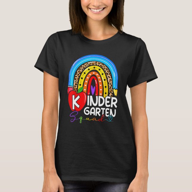 Camiseta Kindergarten Boho Rainbow Teacher Team Kinder Squa (Frente)