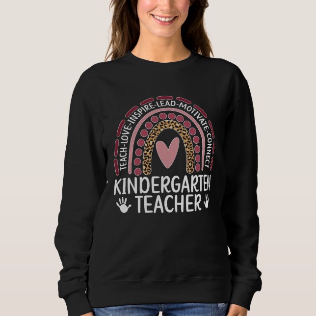 Camiseta Kindergarten Teacher Rainbow Kindergarten Teaching (Frente)