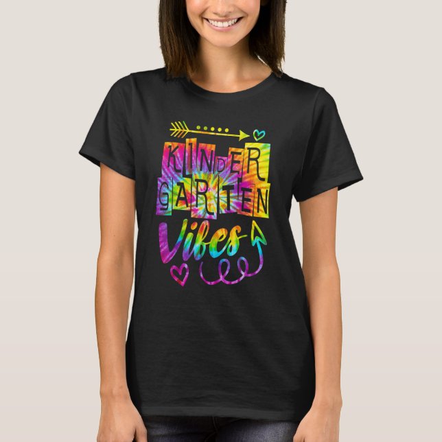 Camiseta Kindergarten Vibes Back To School Tie Dye Teacher  (Frente)