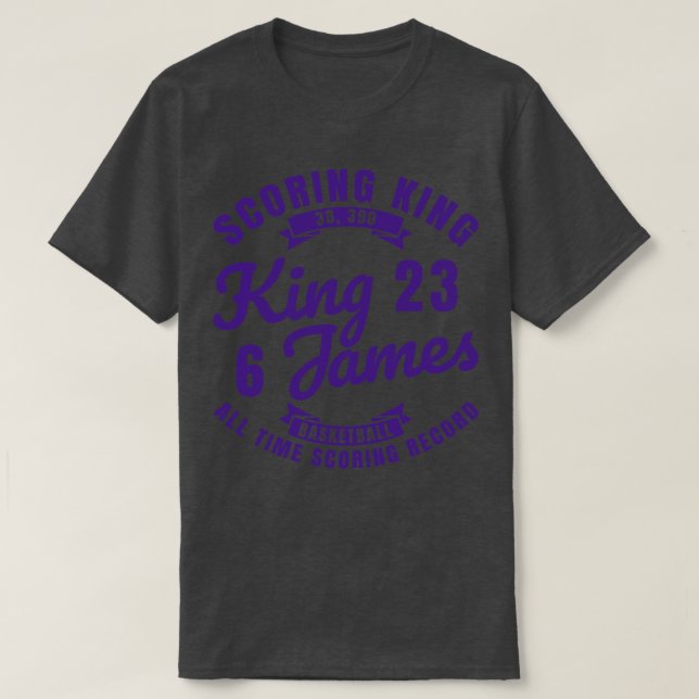 Camiseta King James The Scoring King Basball Texto Roxo (Frente do Design)