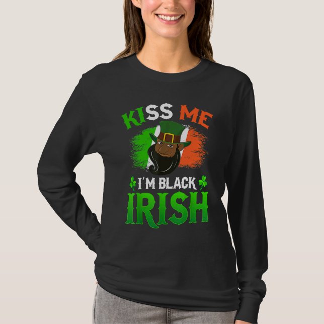 Camiseta Kiss Me I'm Black Irish St Patricks Day American A (Frente)