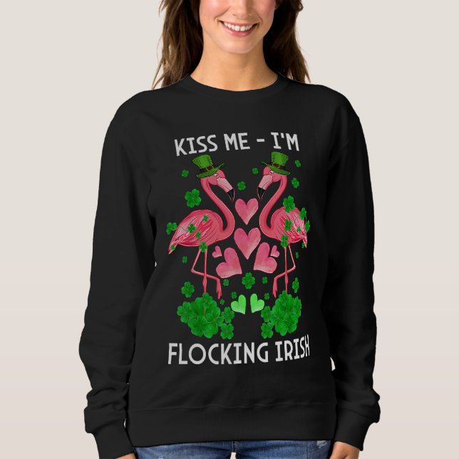 Camiseta Kiss Me I'm Flocking Irish Flamingo St Patrick's D (Frente)