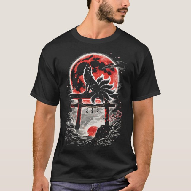 Camiseta Kitsune no Torii sob a Lua Vermelha - Arte Japones (Frente)