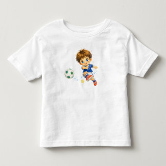 Camiseta Kleiner Fußballer beim Schuss aufs Tor