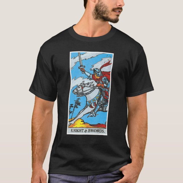 Camiseta Knight Templar Knight Of Swords Occult Tarot Card  (Frente)