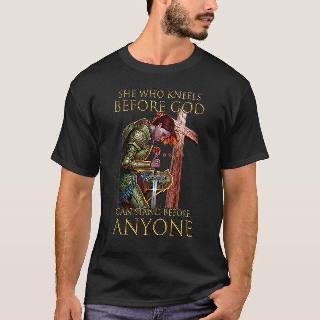 Camiseta Knights Templar She Who Kneels Before God Crusader (Frente)