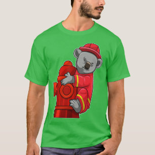 Camiseta Koala como Bombeiro com Hidrante de Fogo