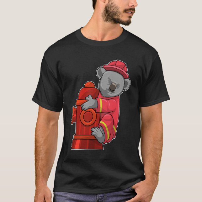 Camiseta Koala como Bombeiro com Hidrante de Fogo (Frente)