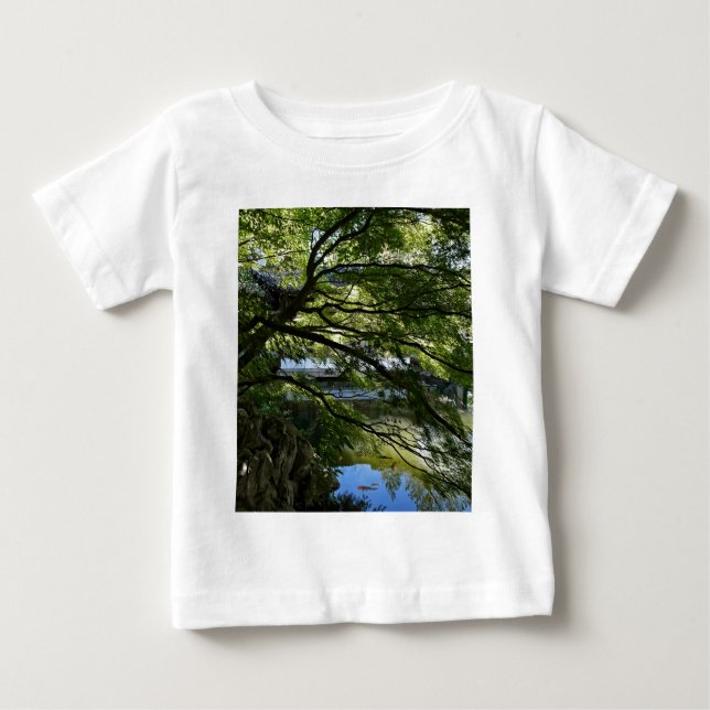 Camiseta Koi Pond no Jardim Chinês (Frente)