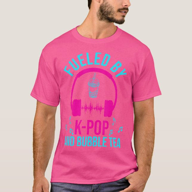 Camiseta Kpop Fan Fueled By K-Pop And Bubble Tea K-Pop (Frente)