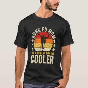 Camiseta Kung Fu Mãe Como Uma Mãe Normal Mas A Mãe Mais Fri